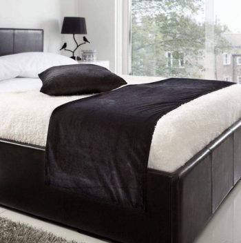 Velvet Bed Runner Set 1 pc Bed Runner + 2 Piece 18″ x 18″ Cushion Covers Wedding Bedding (50 x 210 cm / 19.6 x 82.6 inch for 1.5 m Bed) black