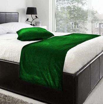 Velvet Bed Runner Set 1 pc Bed Runner + 2 Piece 18″ x 18″ Cushion Covers Wedding Bedding (50 x 210 cm / 19.6 x 82.6 inch for 1.5 m Bed) green